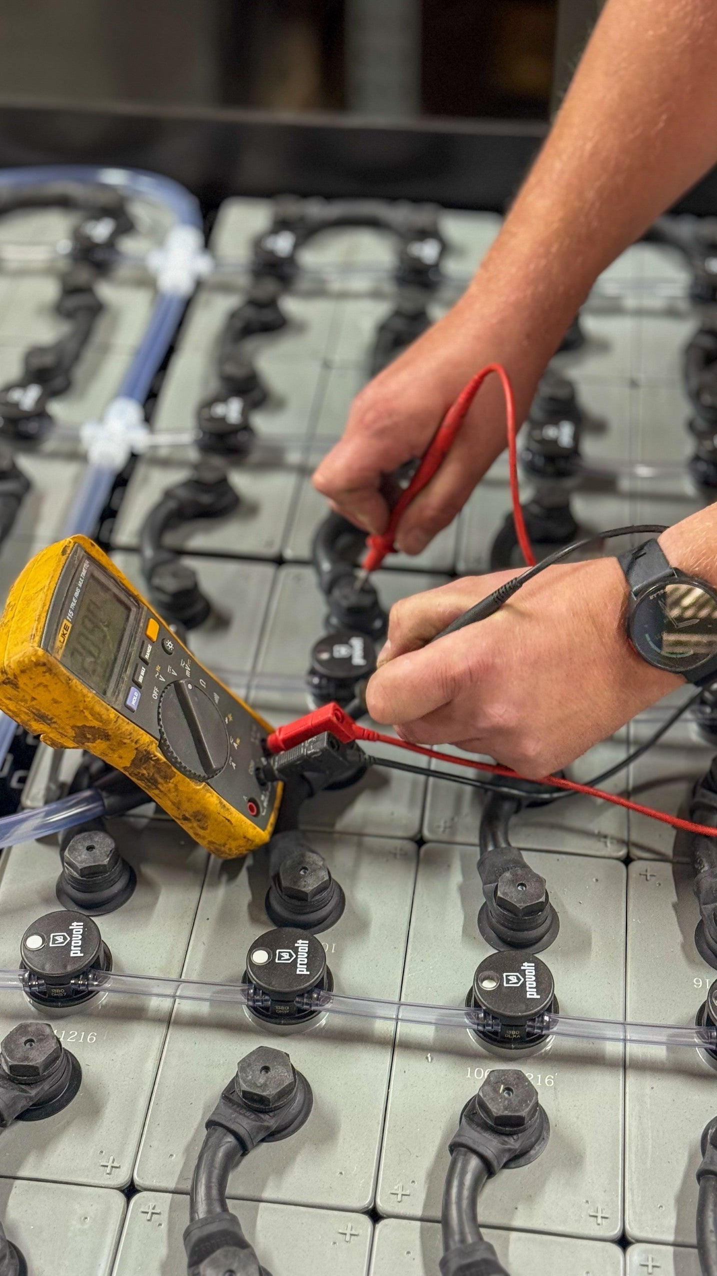 Accu nameten met multimeter